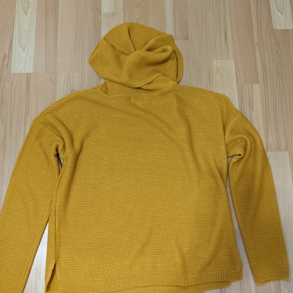 Top - Picture 3 of 4